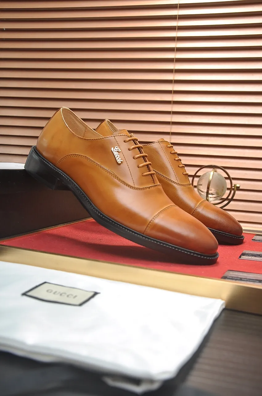Men's shoes💰500💶Italy's top luxury men's shoe giant (GUCCI) (Gucci) (full cowhide lining) new arrival🍃Original European style🔰 Pleasant to the eye😍In order to make the shoes more durable and non-deformable🌀The production continues to follow traditional methods but there is still no lack of innovation💪Choose original sheepskin for the leather♻️ Smooth and natural And extra bright ⭐Made of imported cowhide, the first choice of rich people 38-45 (45 customized)